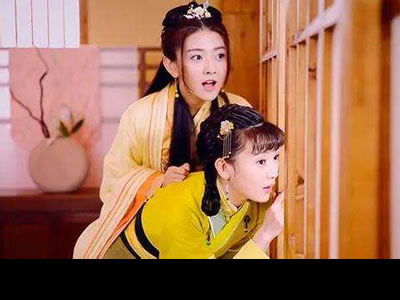 双世宠妃王妃和丫鬟偷窥